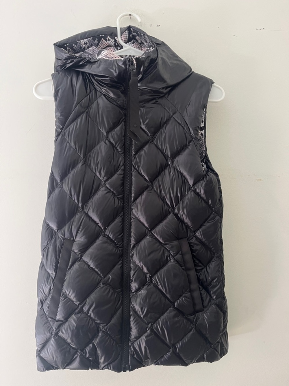 lululemon Black & pink ziggy snake Puffer reversible snake print vest hood sz 6
